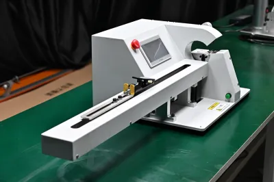 Machine d'emballage avec ruban adhésif et tirage de fil unilatéral JW-303K-1.0m Thumb