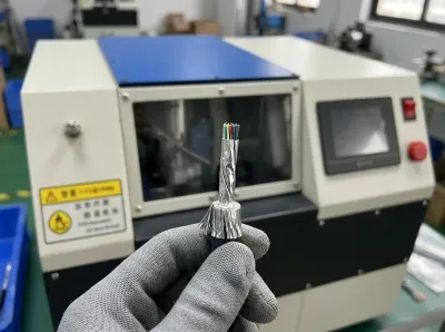 Machine automatique de brossage, pliage et coupe de blindage de câble JW-835 Thumb