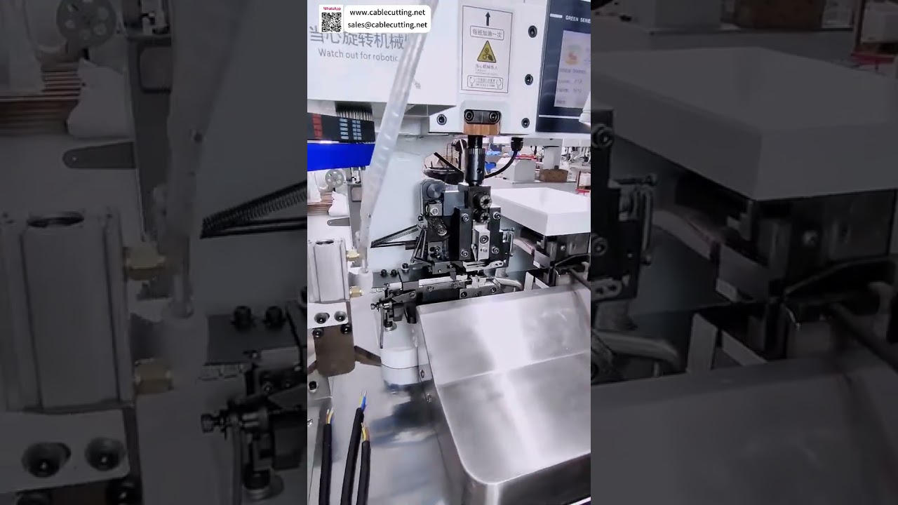 Machine de sertissage ultra-courte pour fils multiconducteurs avec terminal dent de requin - Traitement de faisceaux électriques pour VE