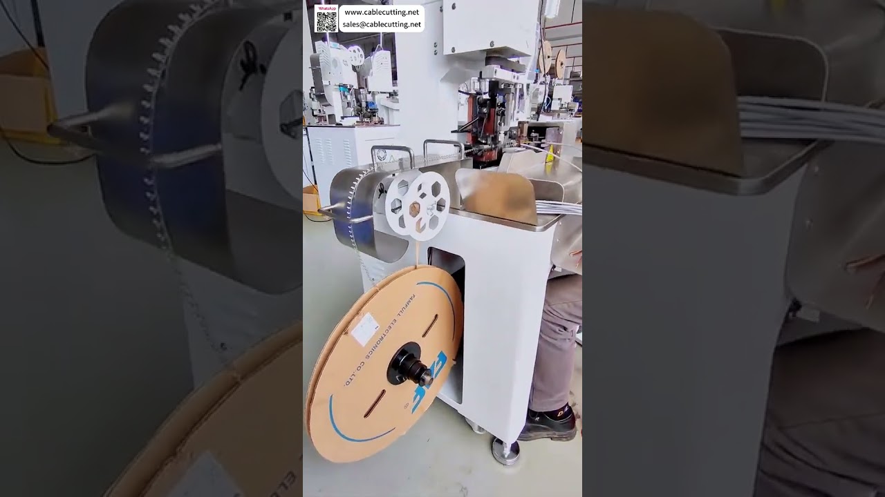 Machine de dénudage et de sertissage de câbles multiconducteurs blindés - Équipement automatique pour faisceaux de câbles