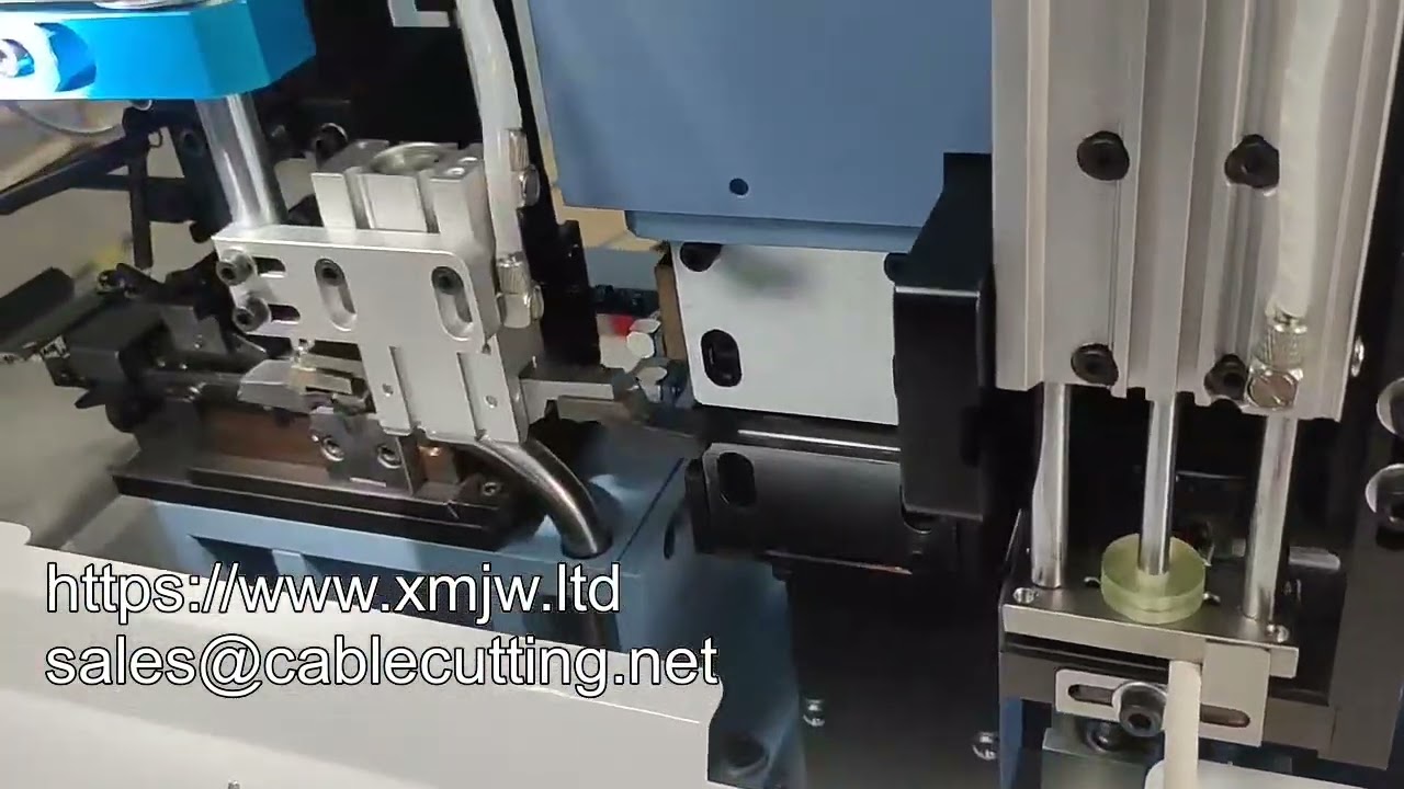 Machine automatique de dénudage et de sertissage pour câbles multiconducteurs - Coupe, dénudage et pressage de câbles gainés