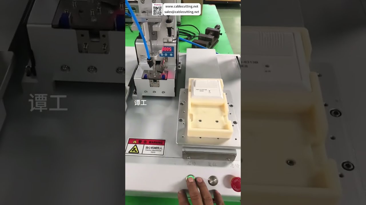 Machine à visser automatique pour couvercle de lampe d'alarme - Automatisation industrielle et configuration intelligente en usine