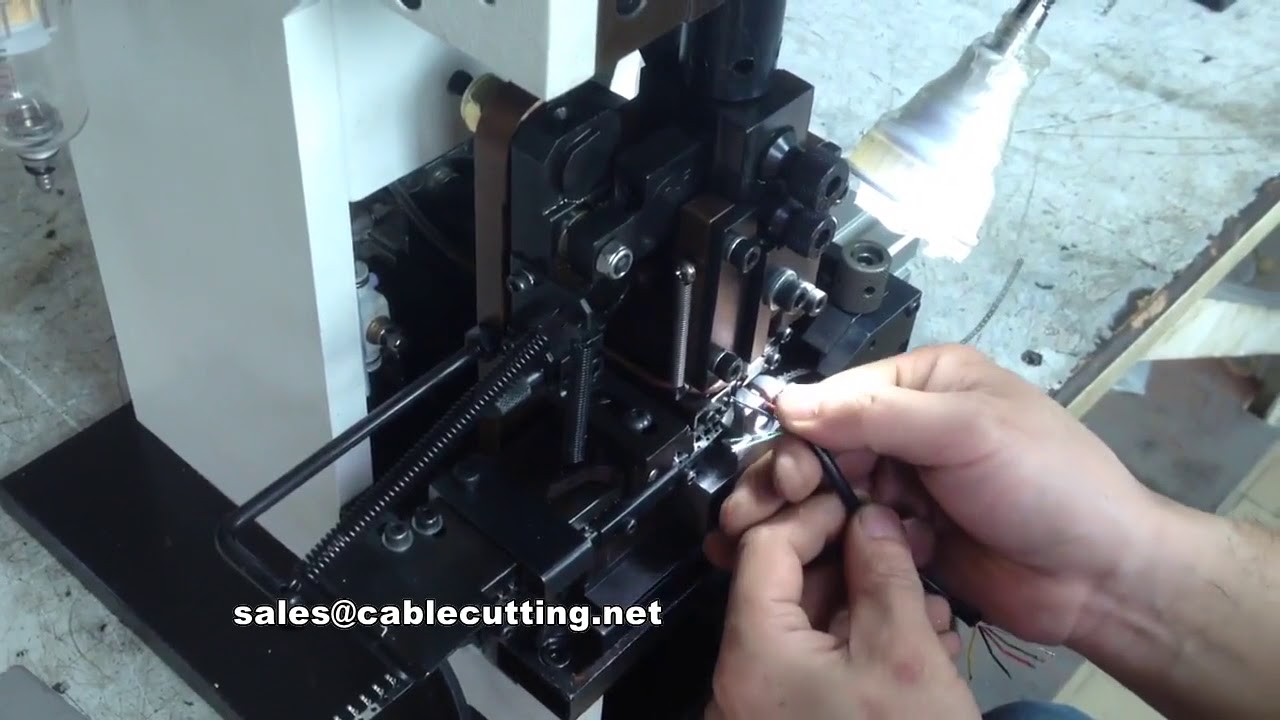 Machine semi-automatique de dénudage et sertissage de câbles | Sertisseuse de bornes performante