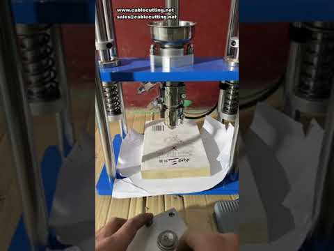 Machine d'injection verticale mini 20g pour plastiques ABS, PP, PC, PET, PVC - Tête de chargeur USB