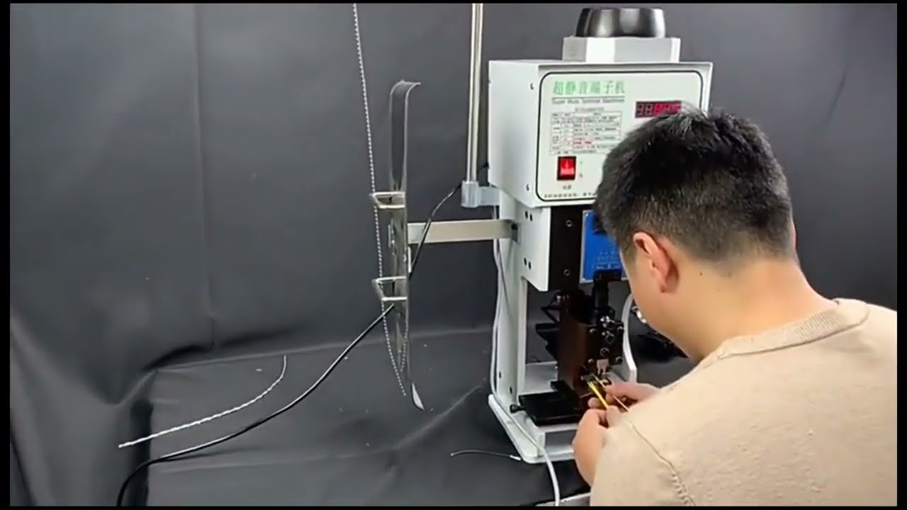 Presse à sertir verticale pour câbles à picots - Machine de sertissage terminal avec moule - Grossiste