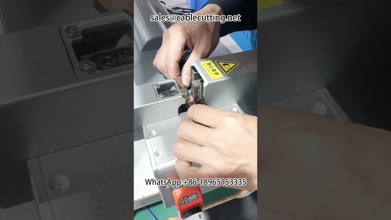 Machine de soudage ultrasonique pour bornes de faisceaux électriques