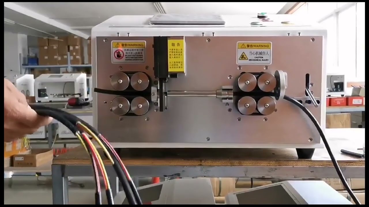 Machine de coupe et dénudage de câbles motorisée servo 50mm² - Usage intensif