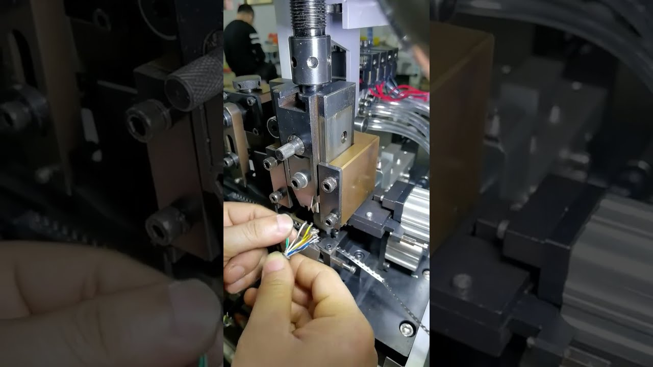 Machine de sertissage horizontale pour bornes en bande continue - Terminal 1.0 | #usine #machine