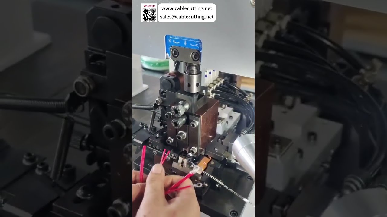 Machine horizontale de dénudage et sertissage de bornes pour assemblage fiable de faisceaux en une étape