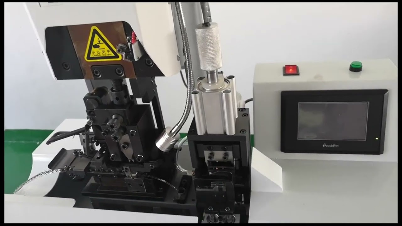 Machine de dénudage et sertissage de câbles en cuivre : gagnez en efficacité