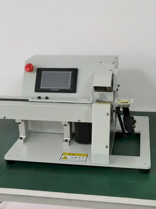 Machine d'emballage automatique à ruban avec fil de traction WPM-303K Thumb